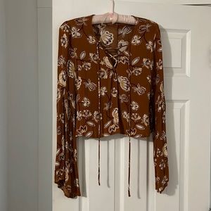 Cropped Flutter-Sleeved Top